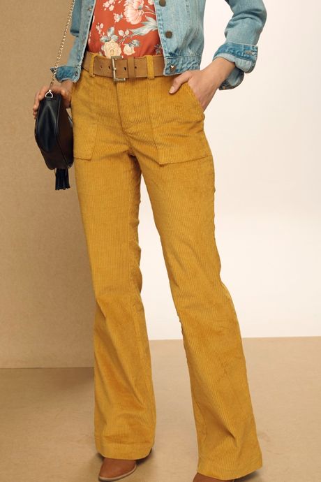 calça flare mostarda