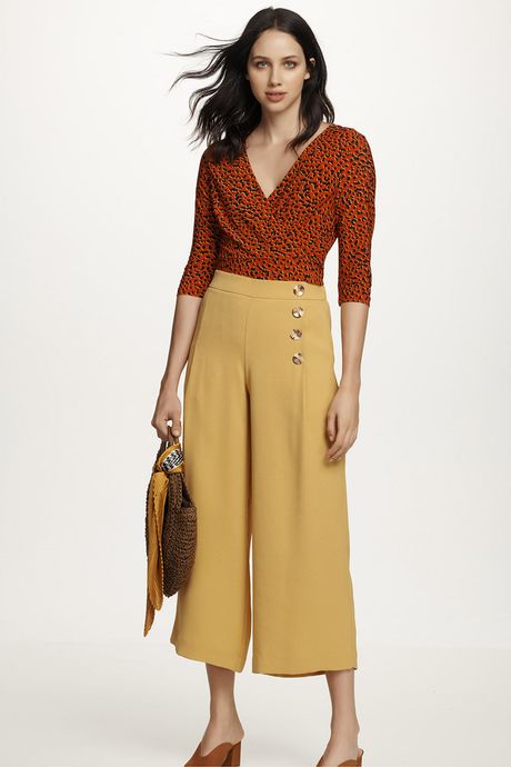 calça pantacourt caramelo