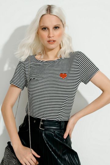 roupas femininas preto e branco