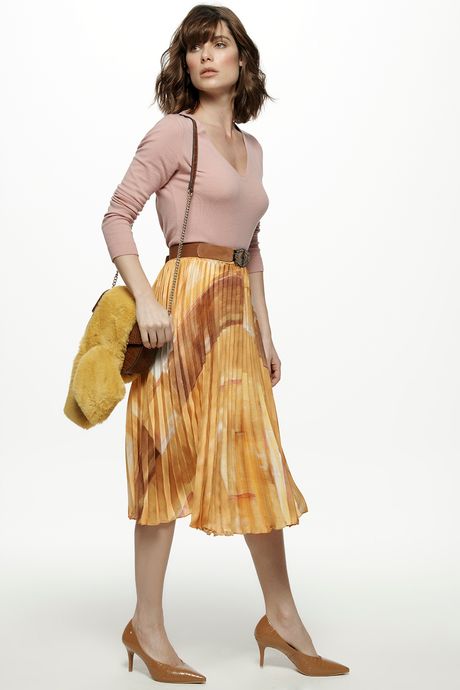 saia amarela plissada